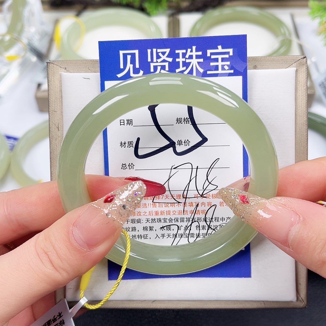 和田玉手镯未镶嵌