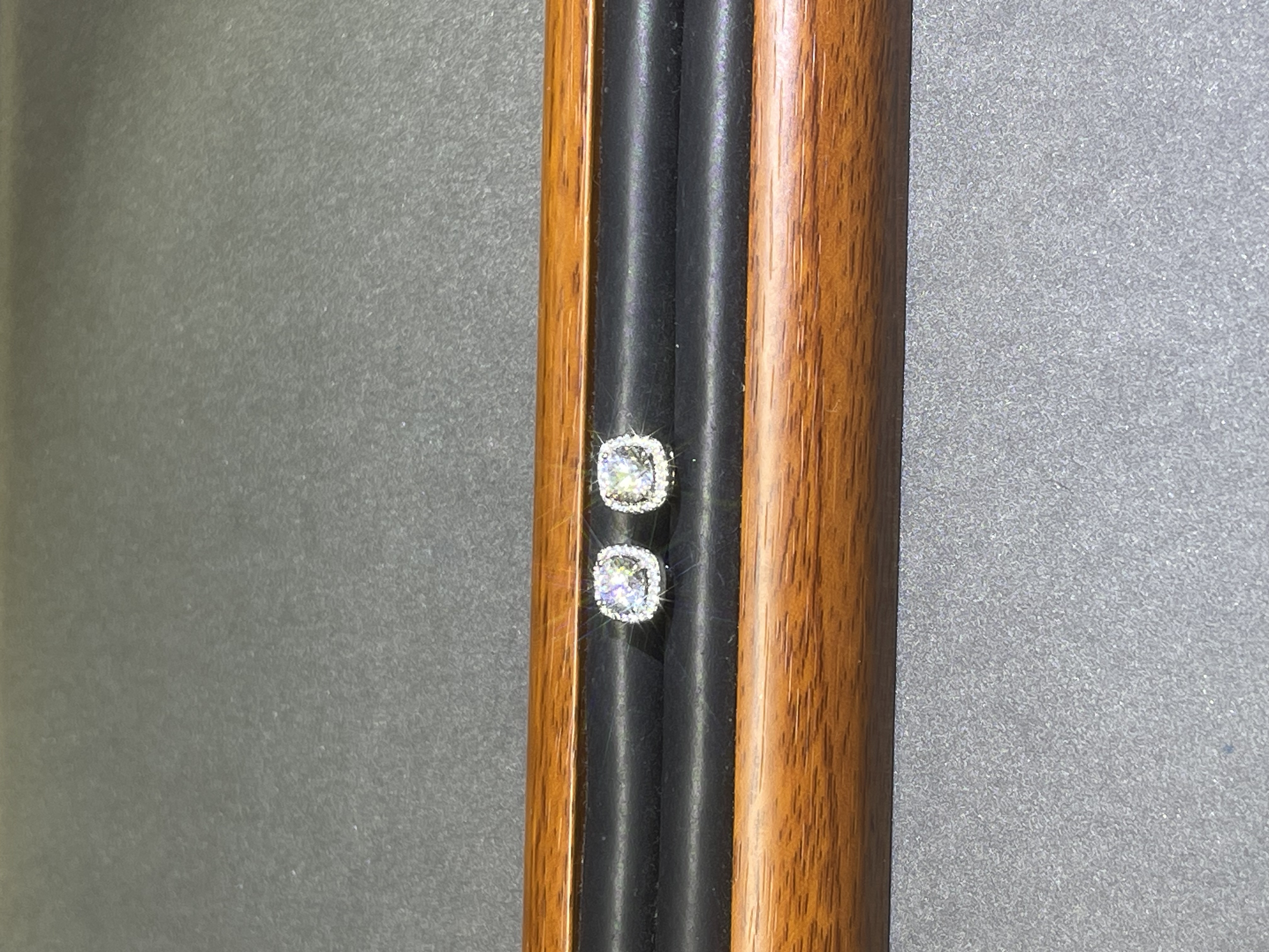 a7086白色满镶方包耳钉多样发