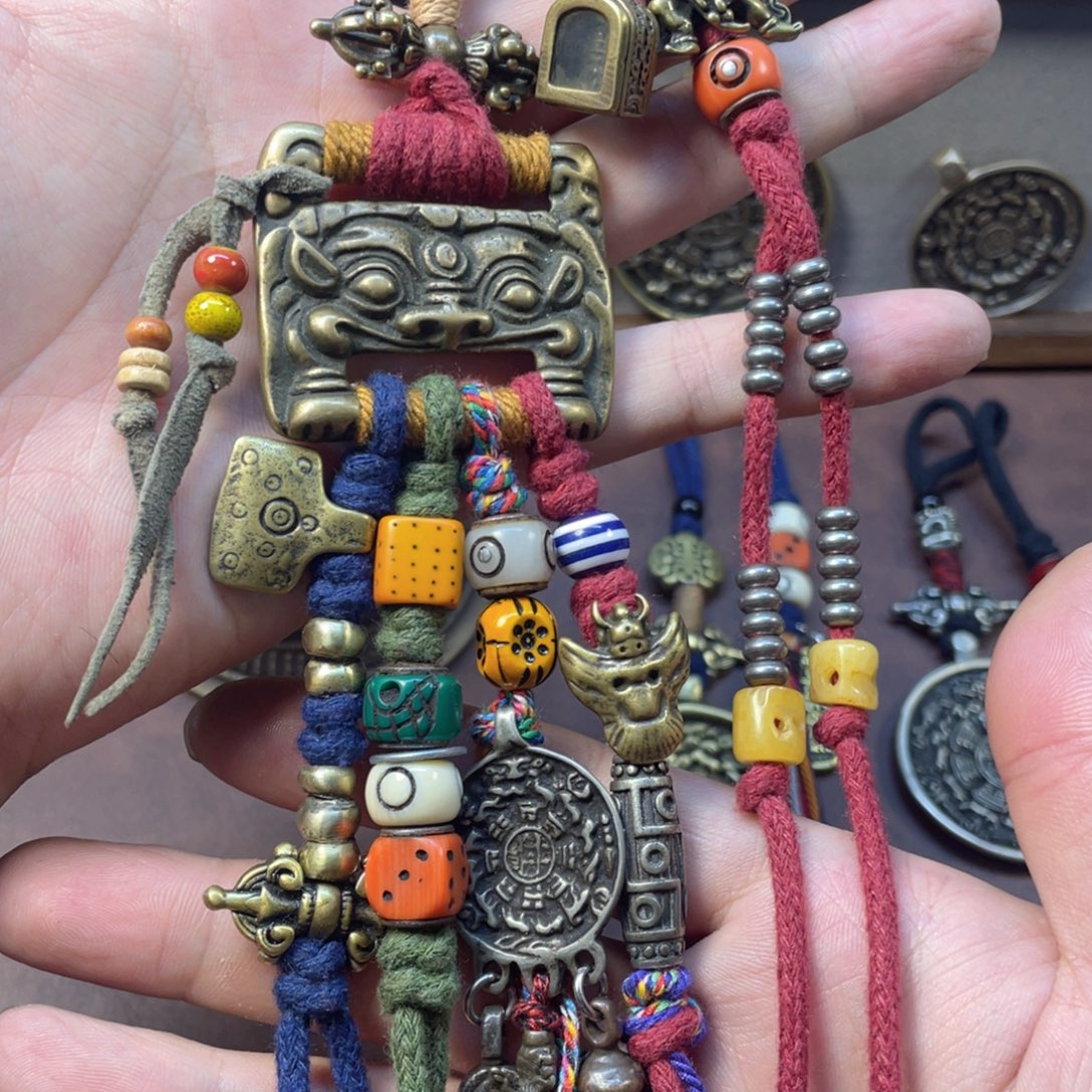 藏传经书扣一个车挂门挂包挂福利一套