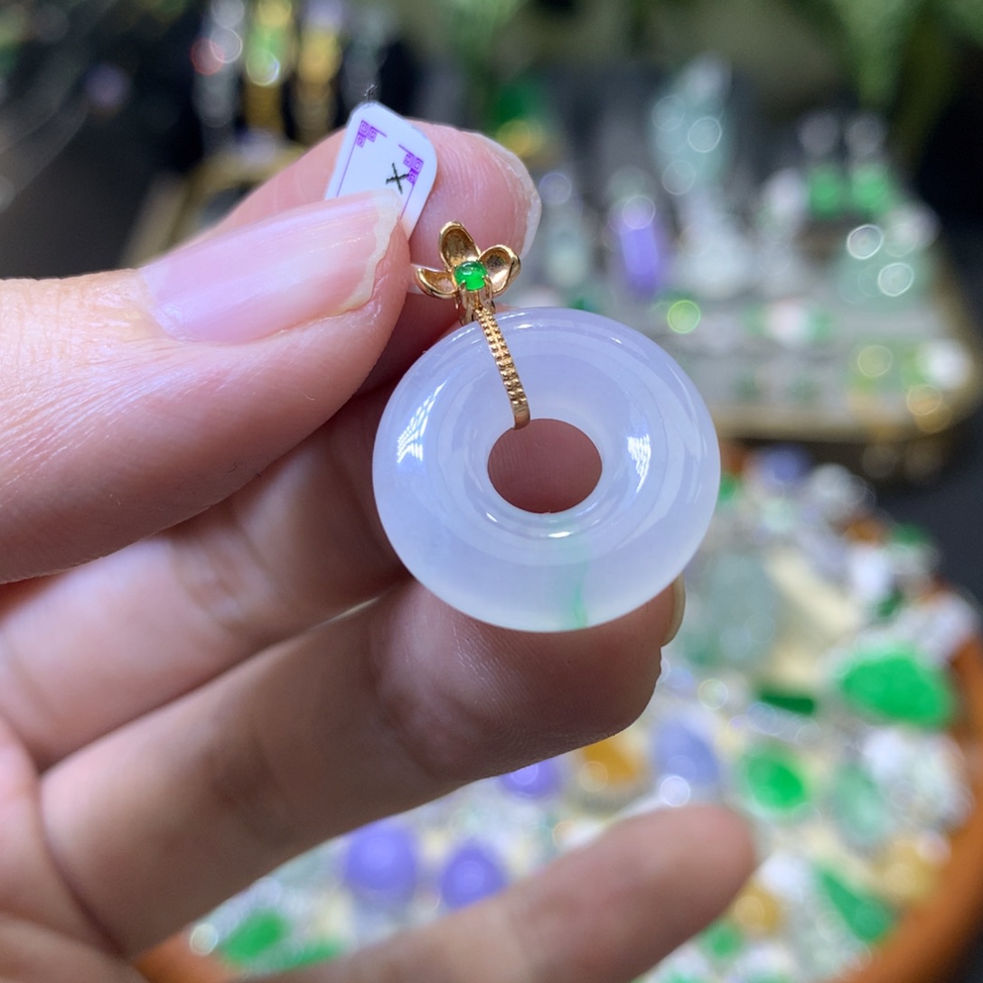 颈饰18K金镶嵌翡翠