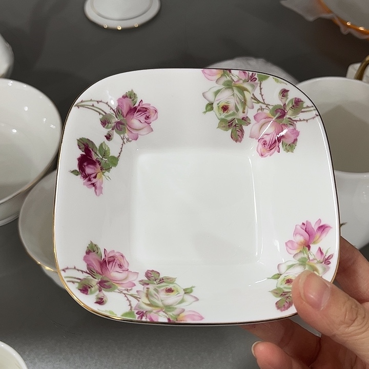瓷片微瑕骨瓷玫瑰方碟一个