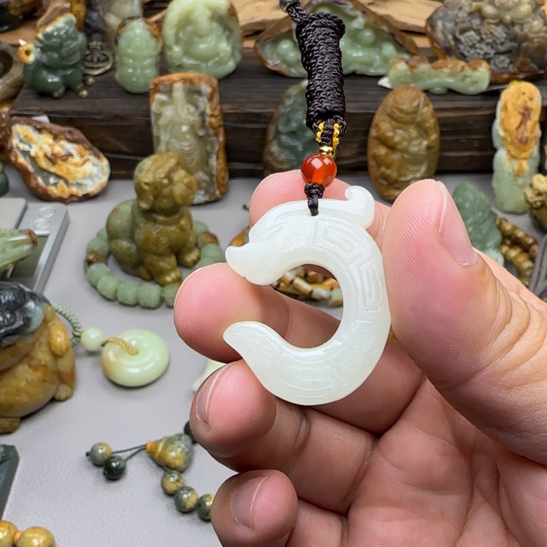 李***鹏岫岩老玉（透闪石质玉）未镶嵌珠宝奇石