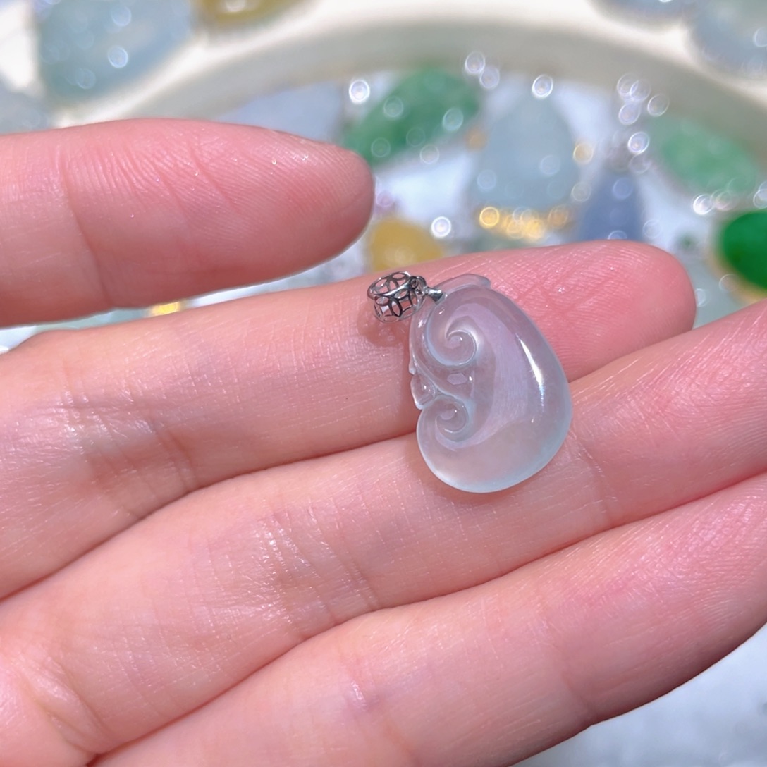 翡翠颈饰18K金镶嵌翡翠