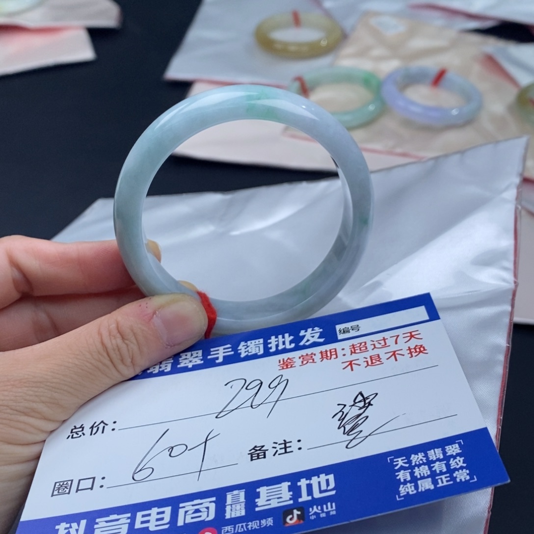 翡翠手镯未镶嵌百元手镯默认瑕疵