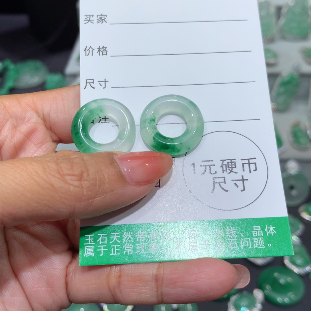 颈饰未镶嵌石英质玉（非洲翠）华****馆