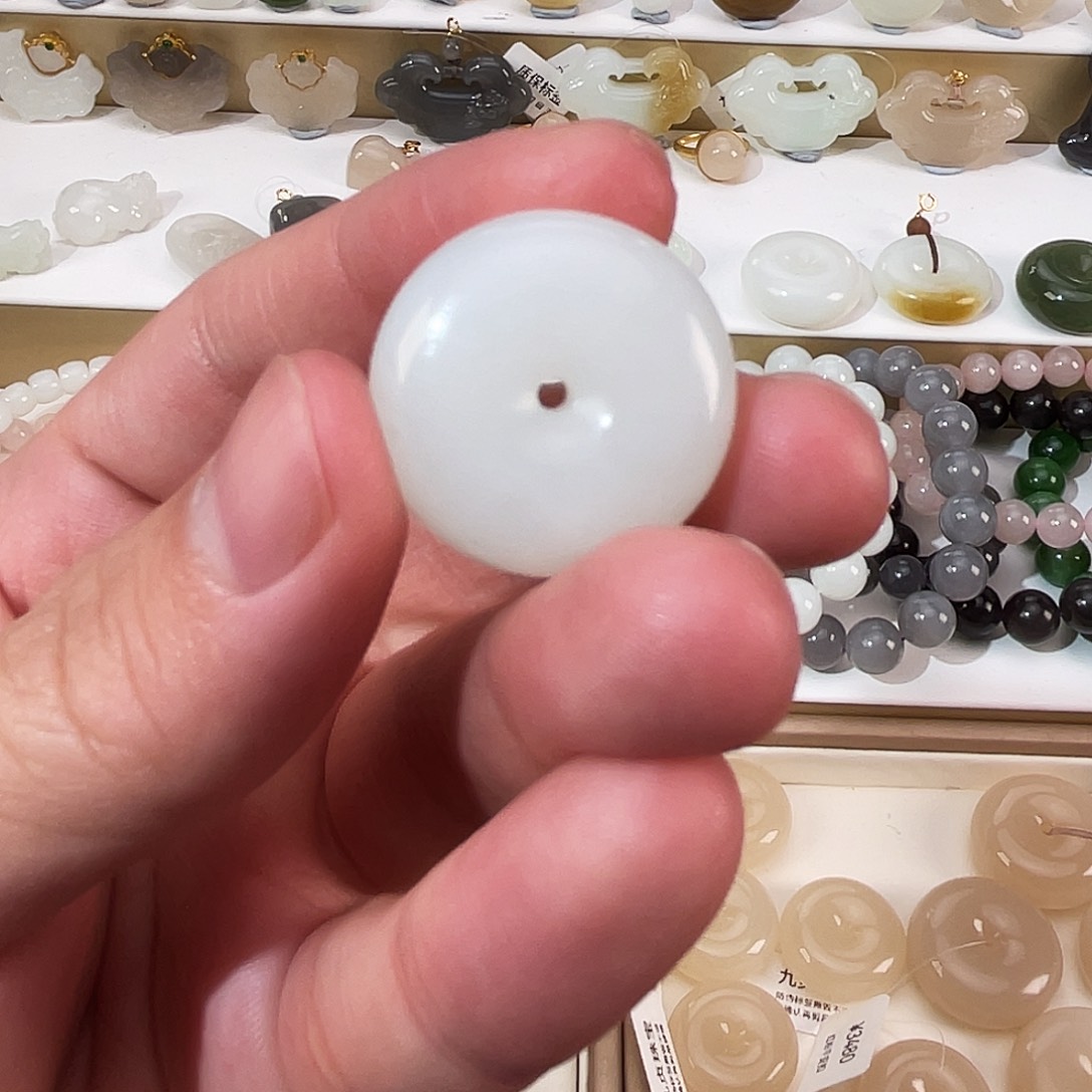 和田玉颈饰未镶嵌白**年