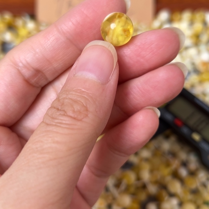 蜜蜡未镶嵌裸石11mm一个
