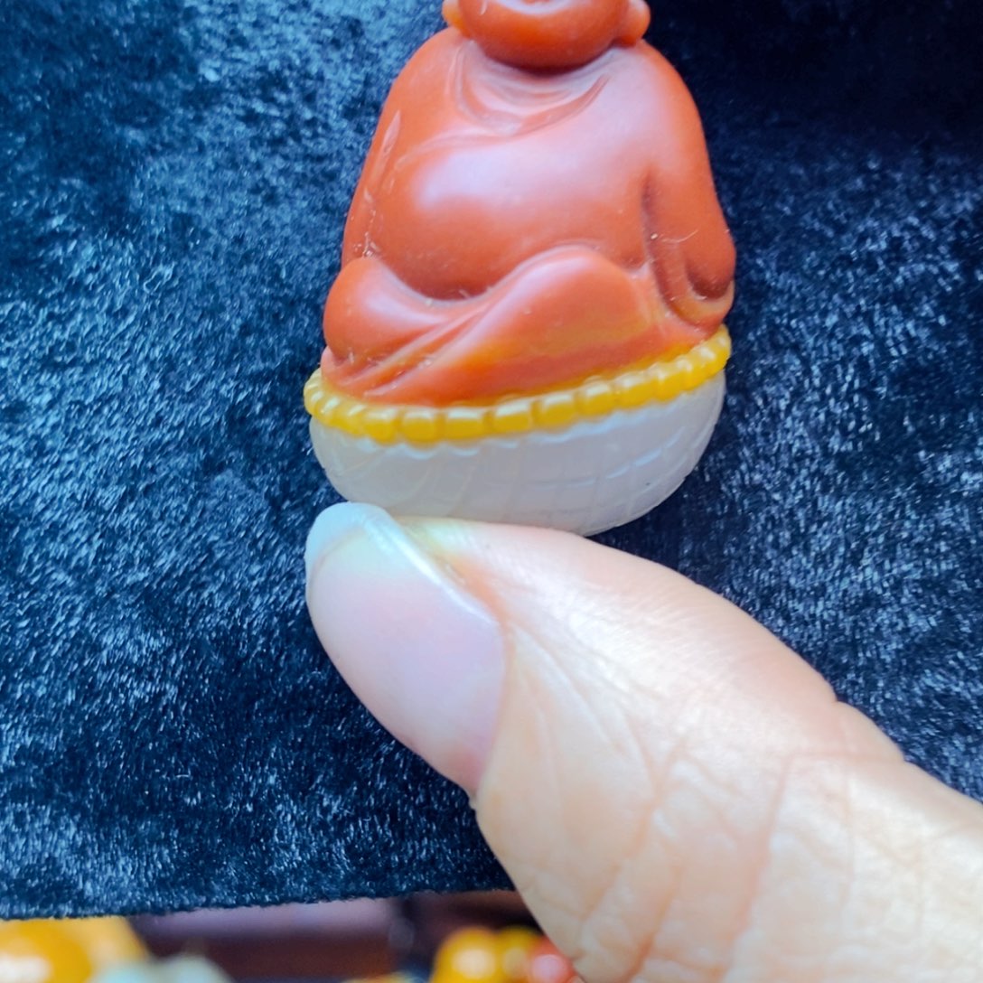 未镶嵌石英质玉（黄龙玉）颈饰