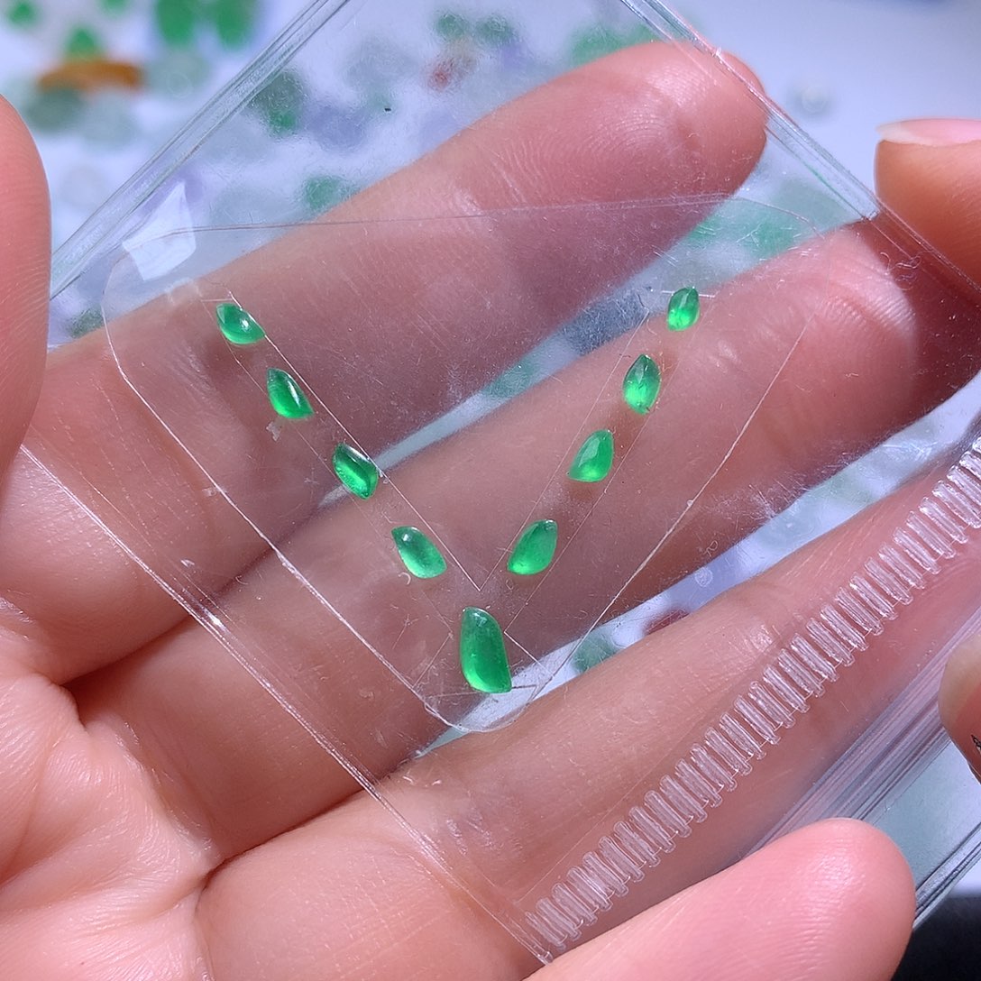 翡翠颈饰未镶嵌随形