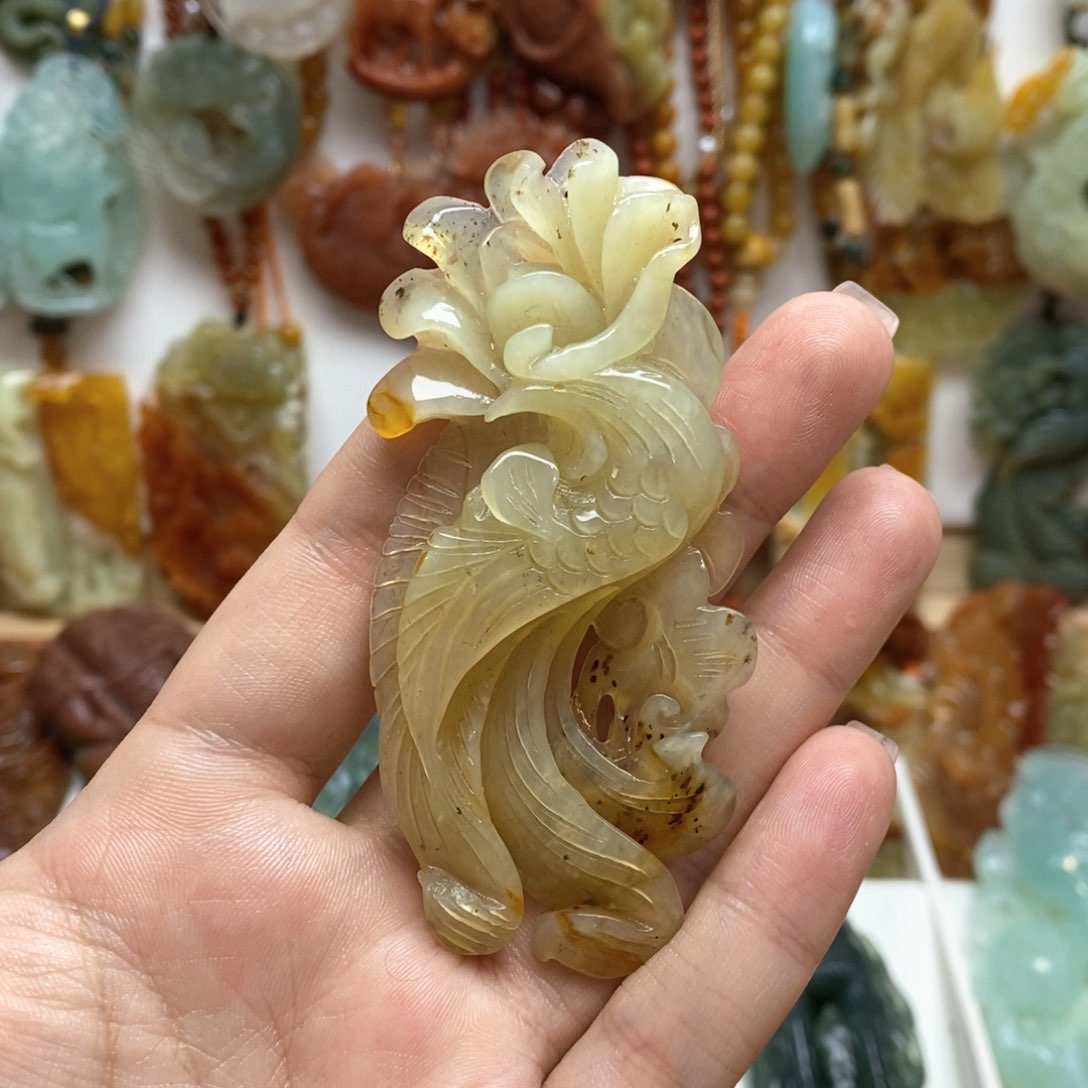 蛇纹石玉颈饰未镶嵌