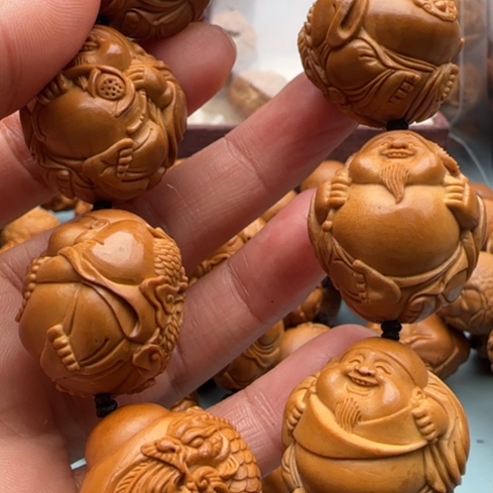 橄榄核手串雕刻工艺