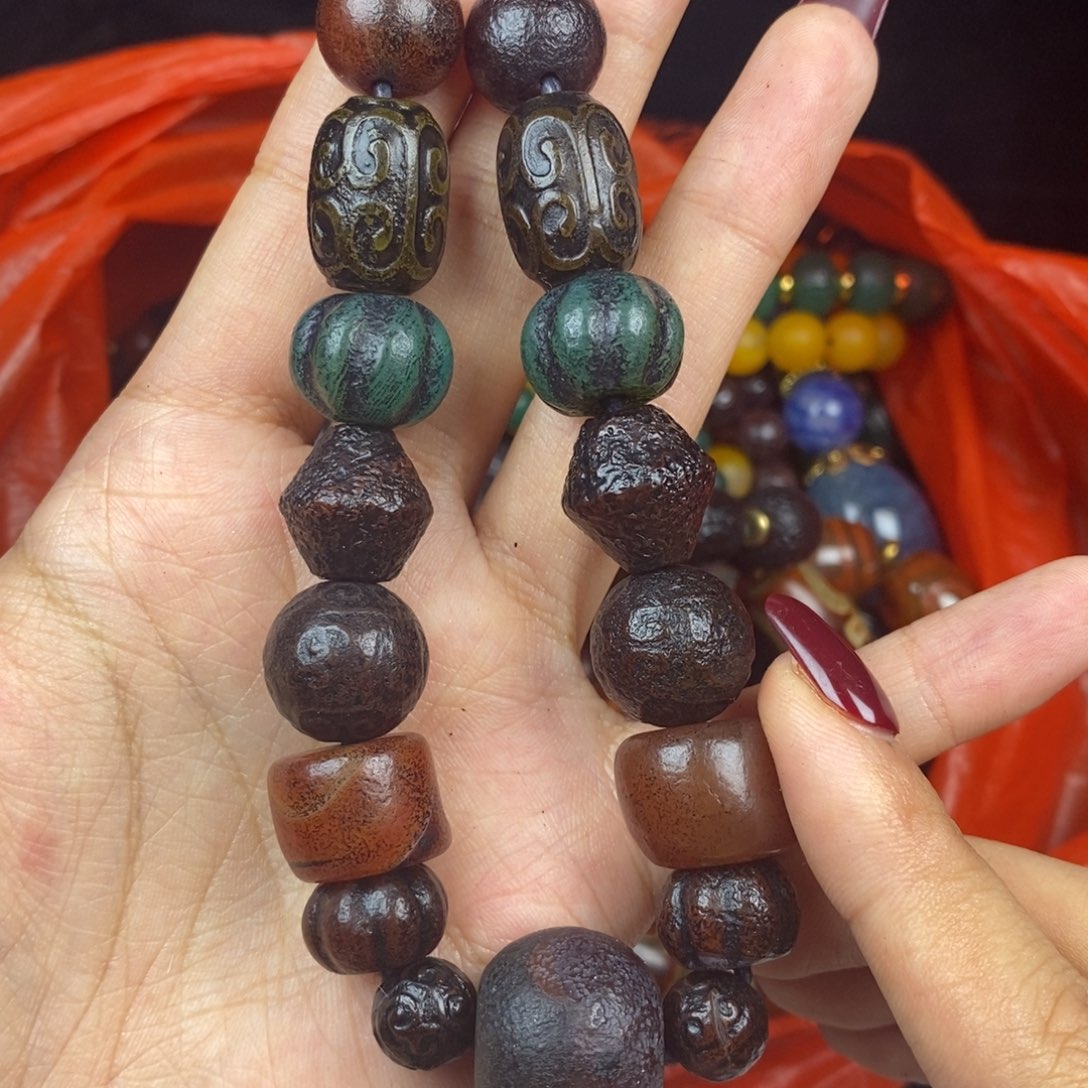 玛瑙/玉髓颈饰未镶嵌