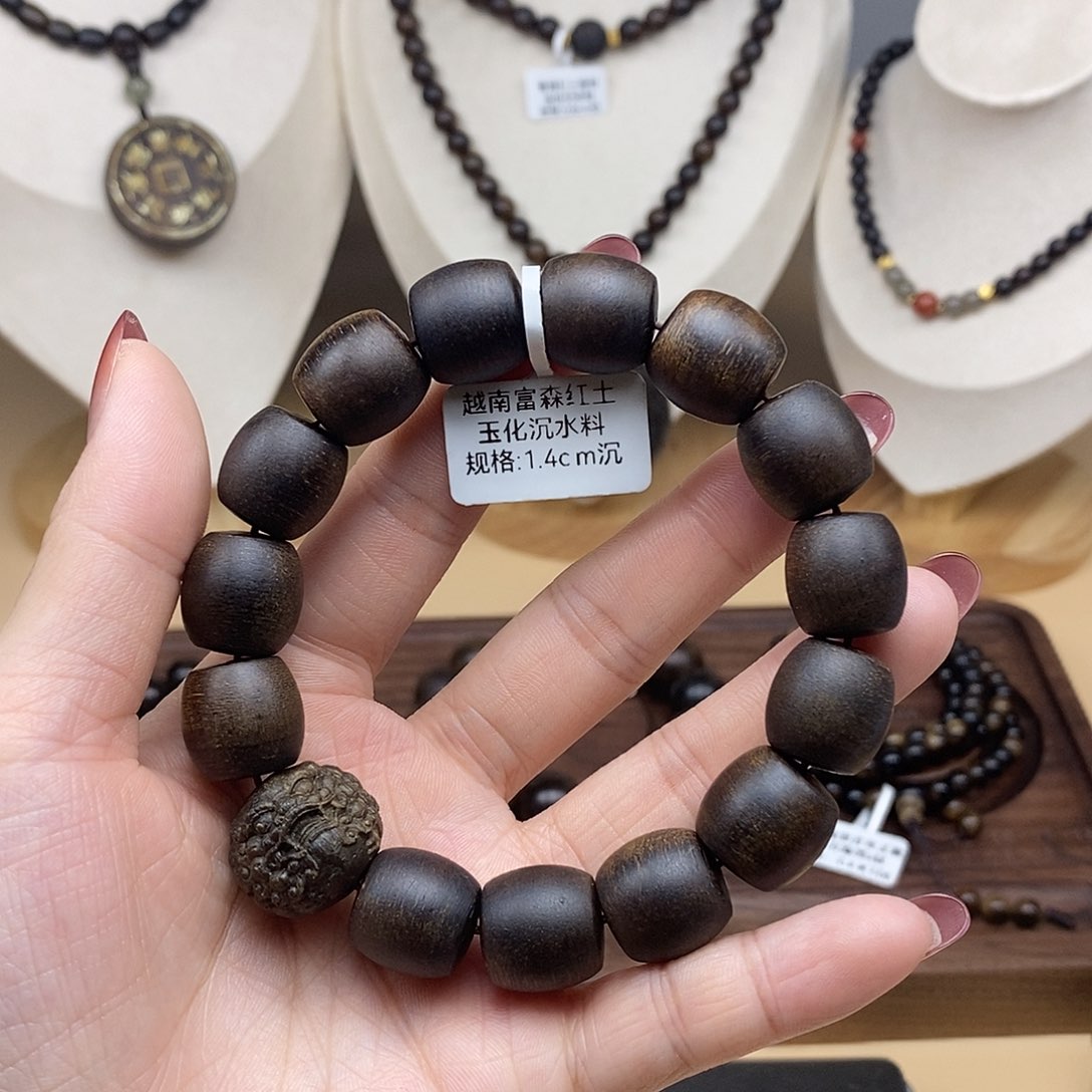 沉香木手串越南富森红土玉化沉水
