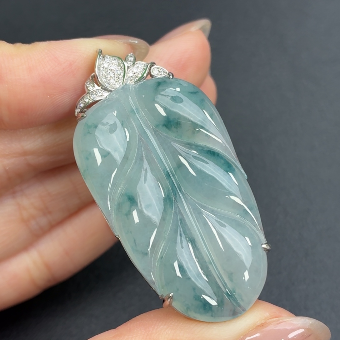 翡翠18K金镶嵌颈饰