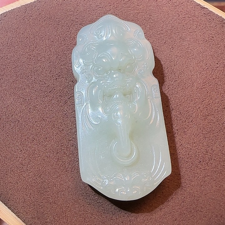 兔***草颈饰未镶嵌和田玉