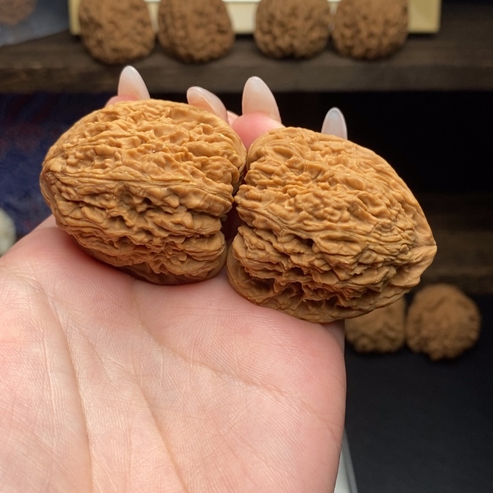 当***.文玩核桃吊坠三角