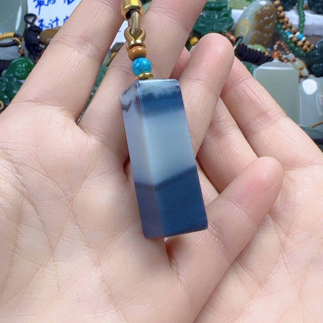 想****和田玉未镶嵌颈饰