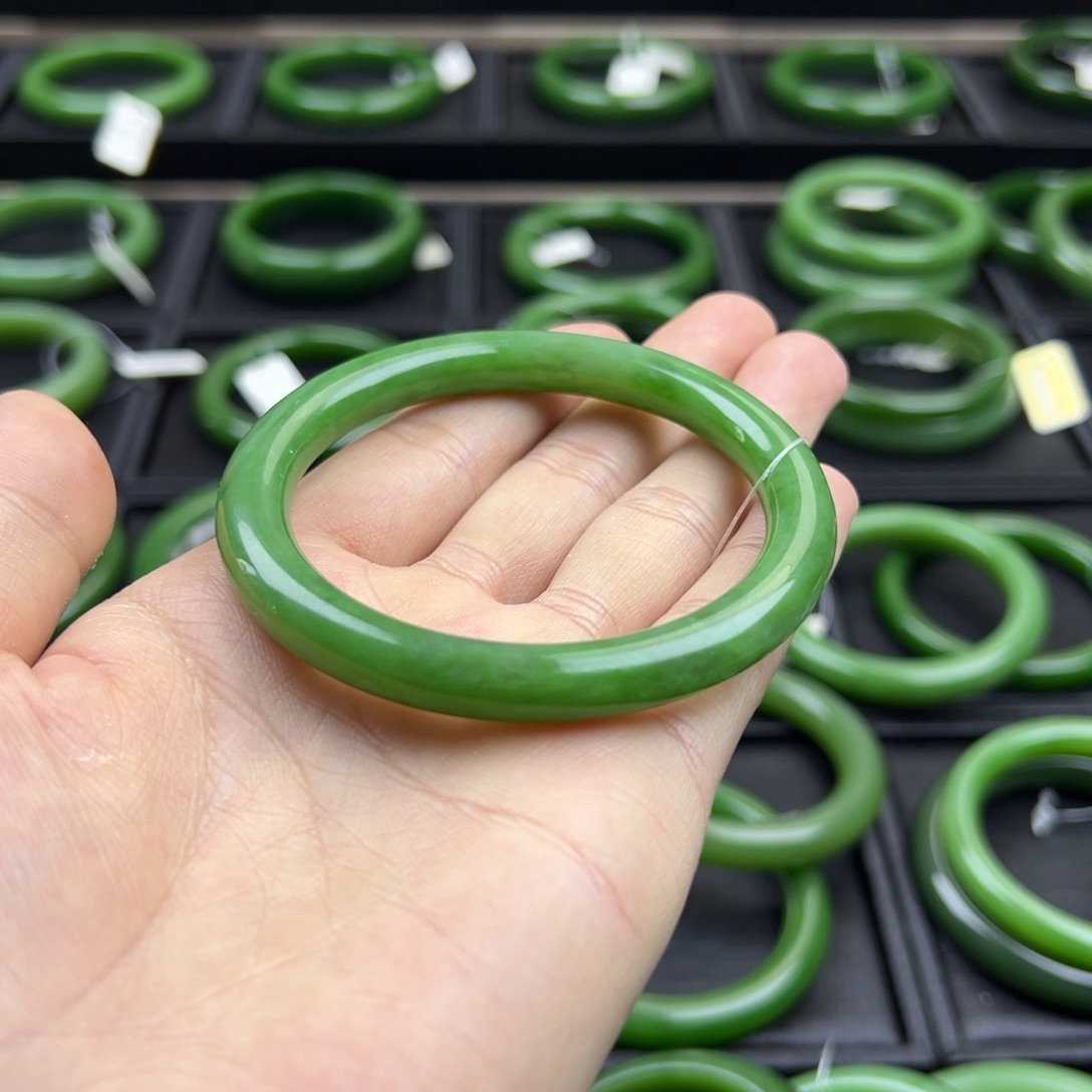 和田玉（碧玉）未镶嵌手镯