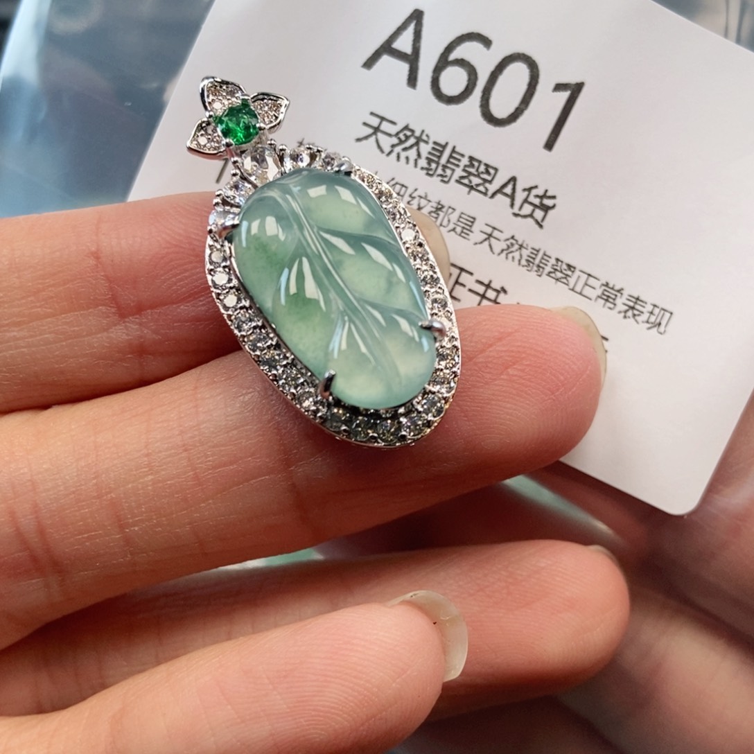 【闪购商品】翡翠吊坠(不含链)未镶嵌