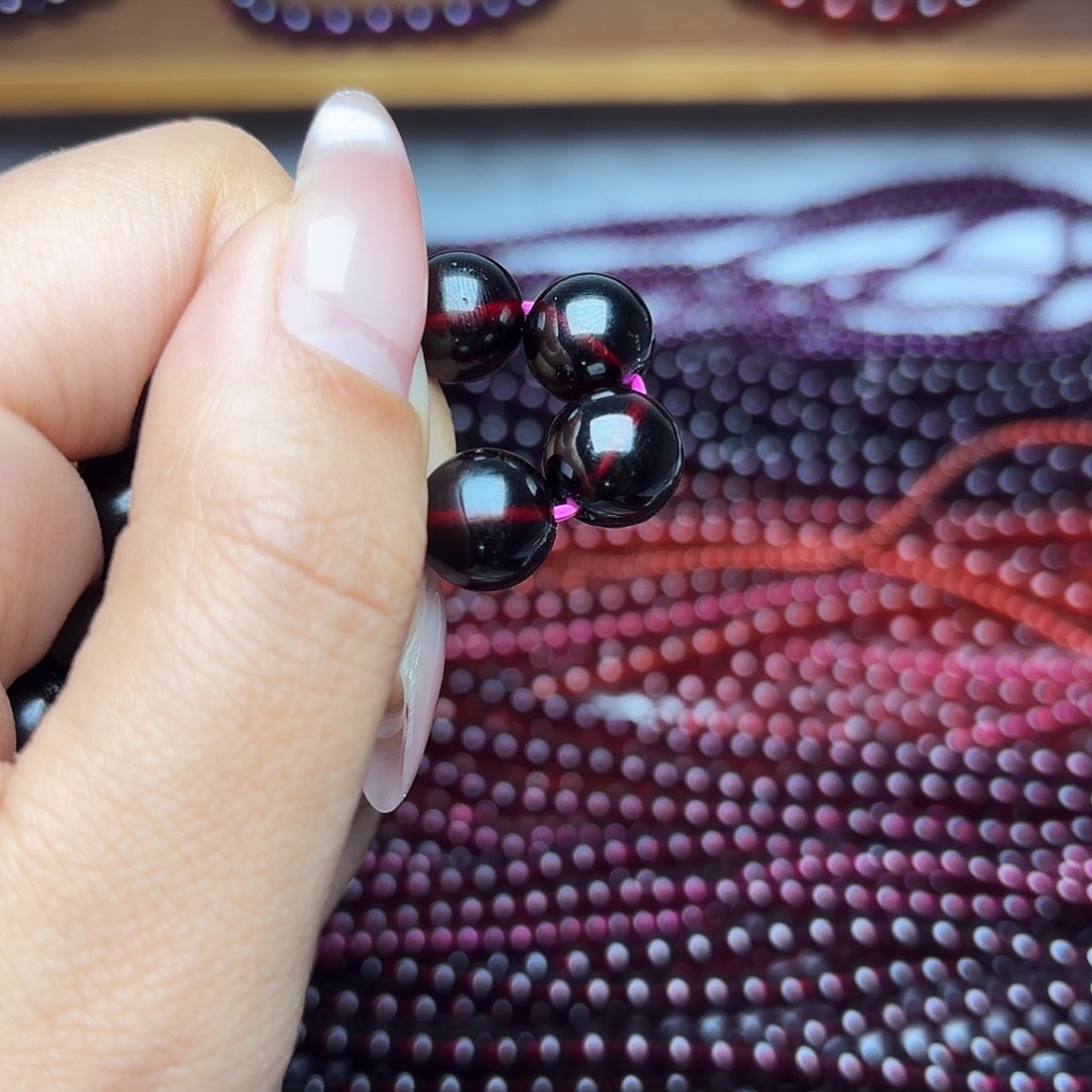 王***妮手链石榴石未镶嵌卡10酒红4颗毕业级