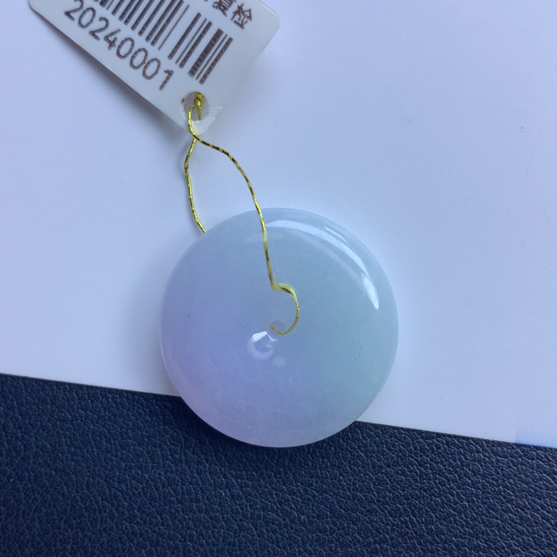 翡翠颈饰未镶嵌平安扣