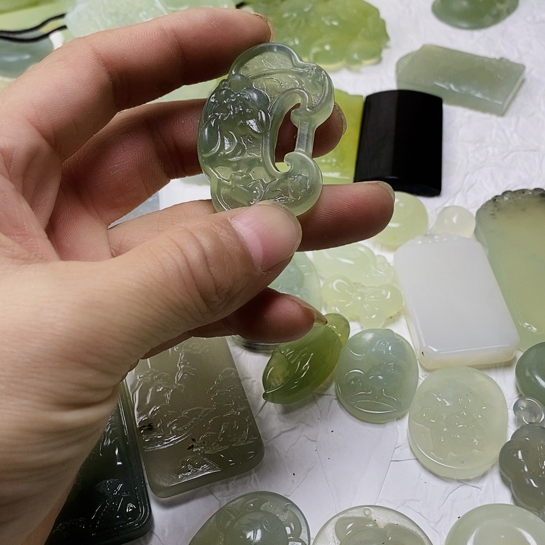 岫玉未镶嵌吊坠(不含链)