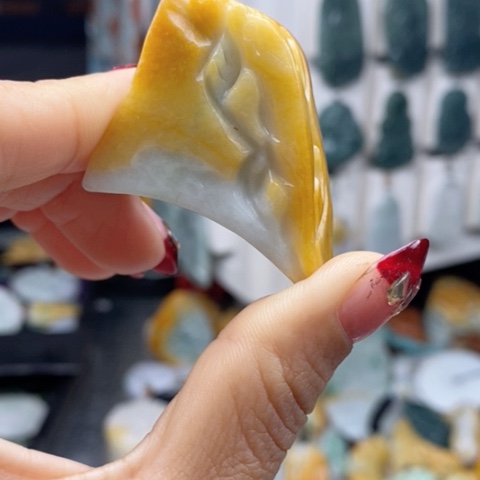 翡翠颈饰未镶嵌翡翠