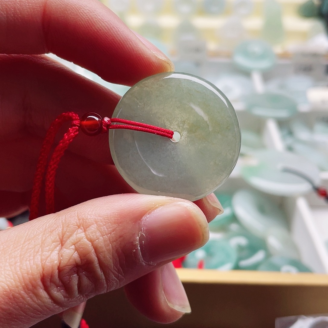 翡翠颈饰未镶嵌天然翡翠