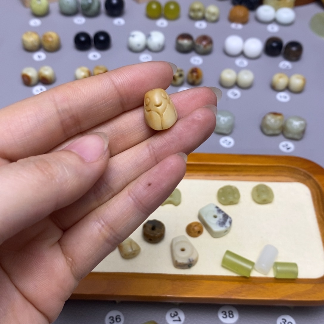 蛇纹石玉配饰合金z****s