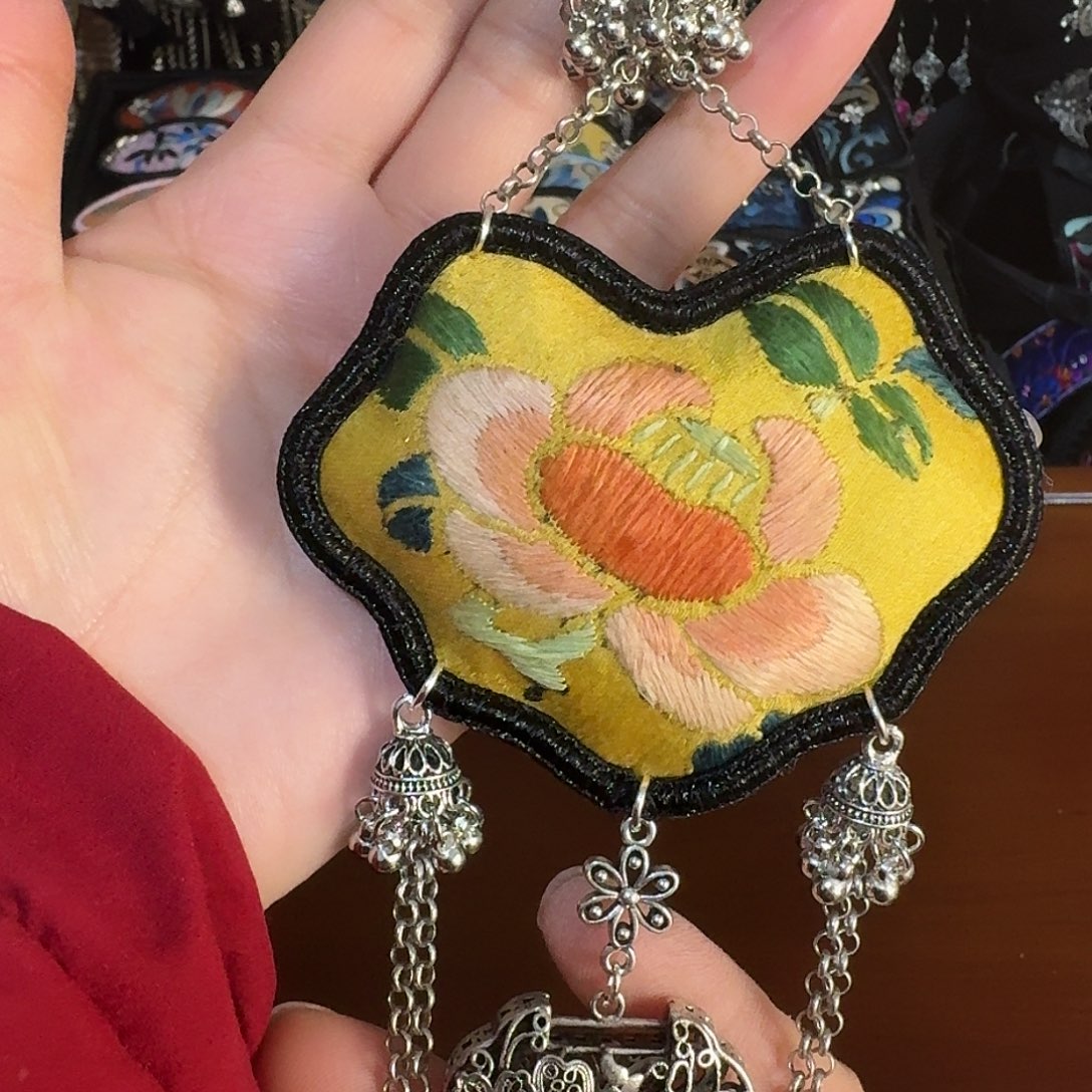 刺绣民族风刺绣老绣吊坠