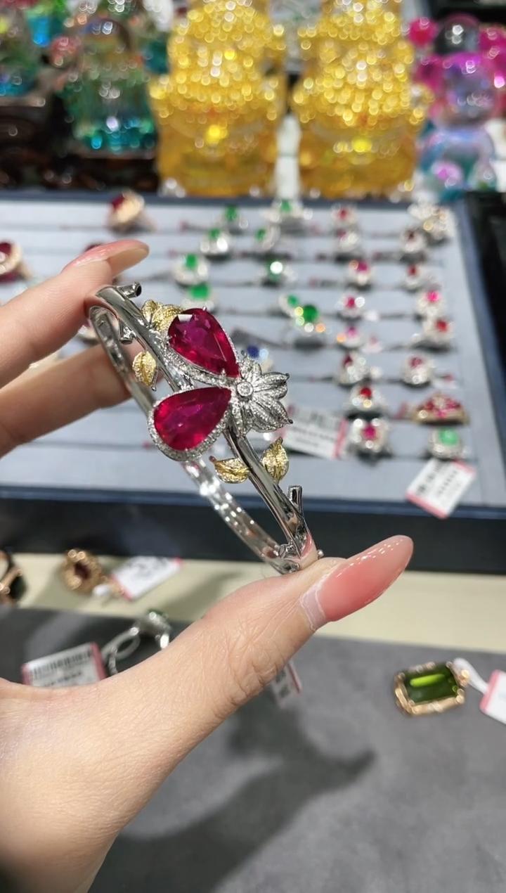 18K金镶嵌天然碧玺手镯