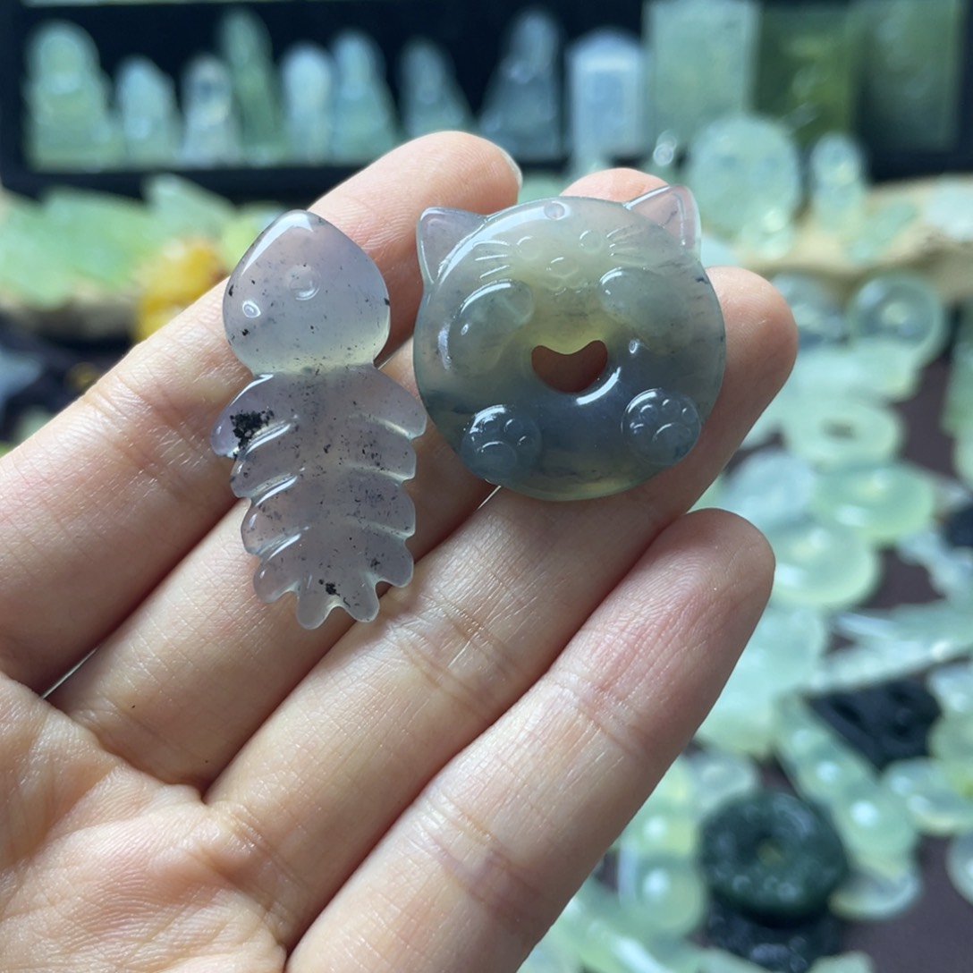 蛇纹石玉颈饰未镶嵌