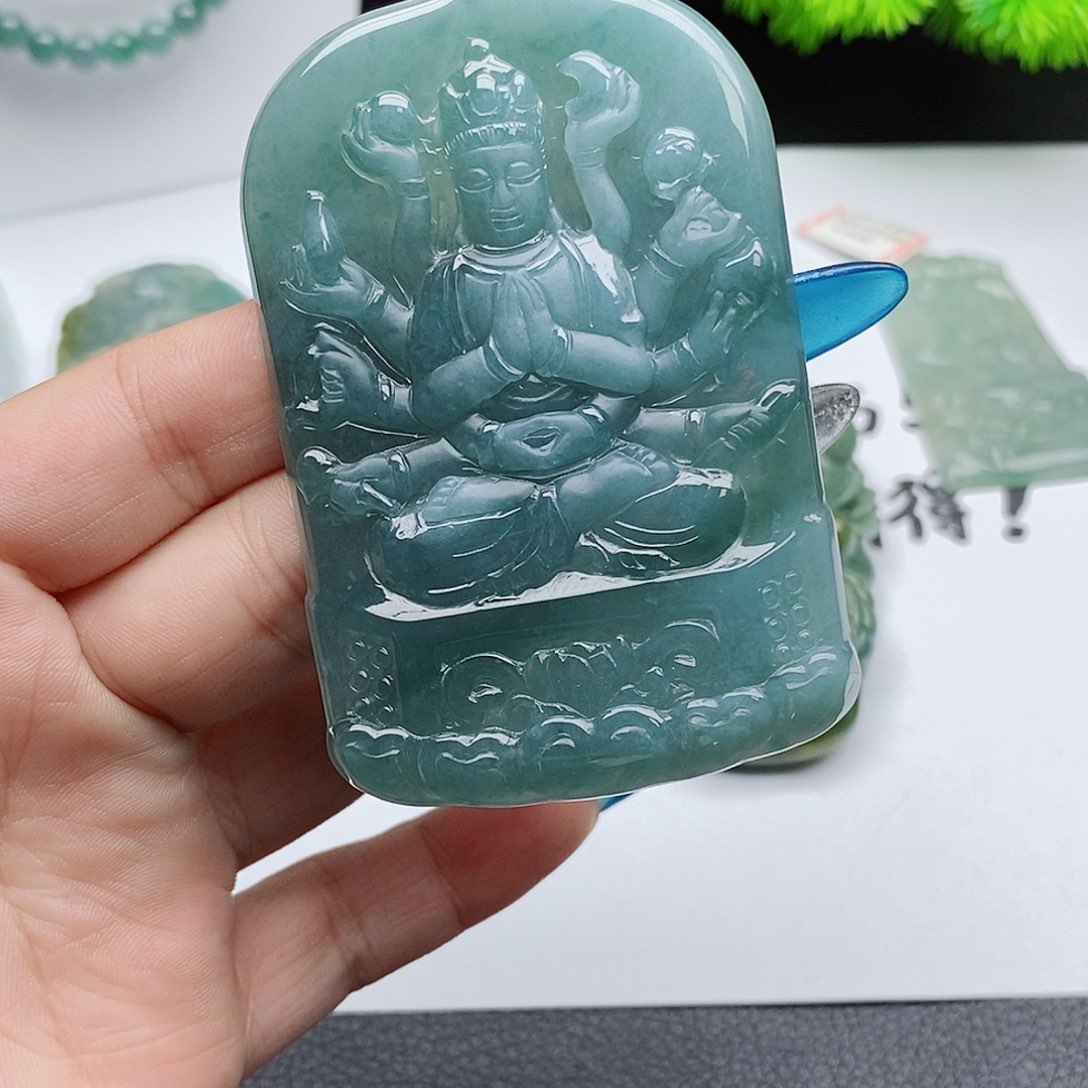 翡翠未镶嵌颈饰 