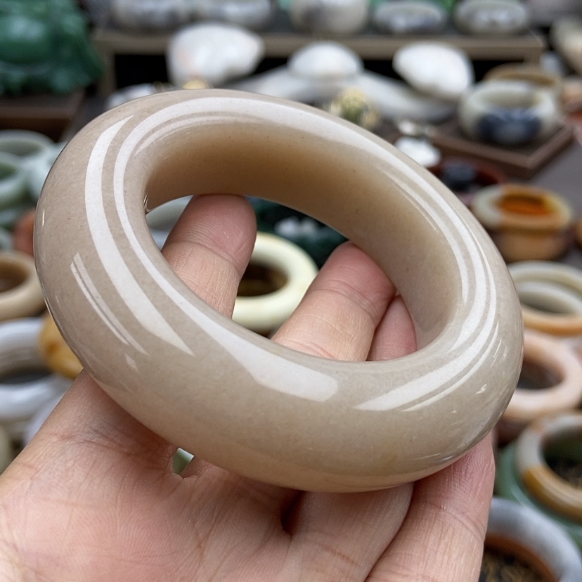 【闪购商品】石英质玉手镯52未镶嵌卡**啦