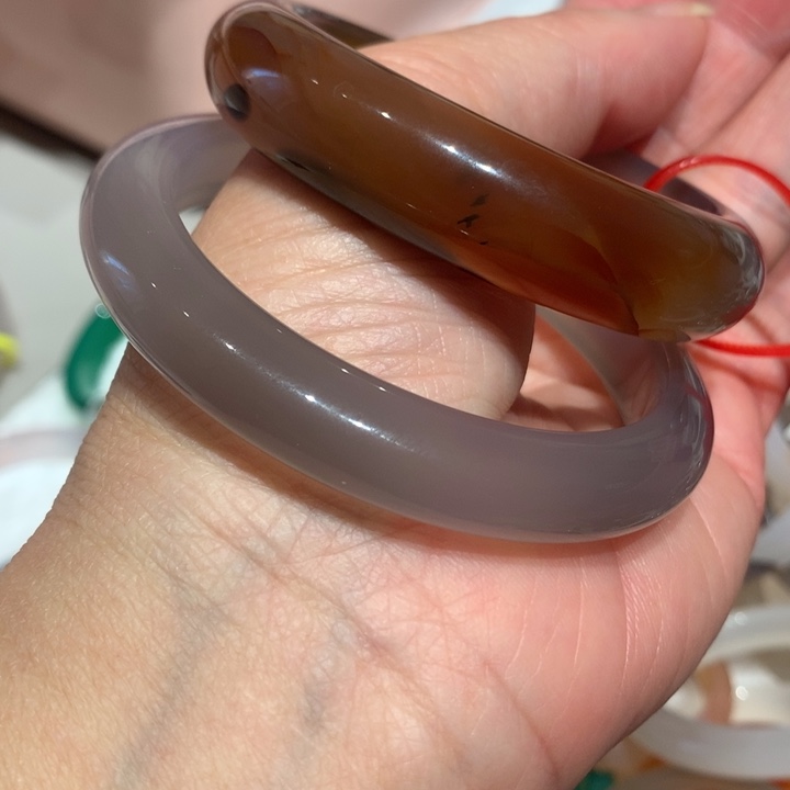 玛瑙/玉髓手镯未镶嵌被****?56
