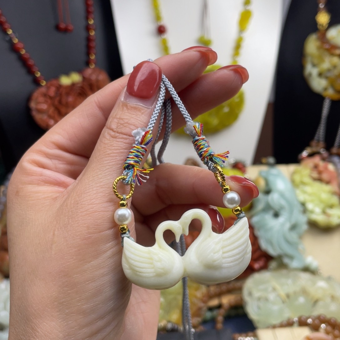 未镶嵌蛇纹石玉颈饰