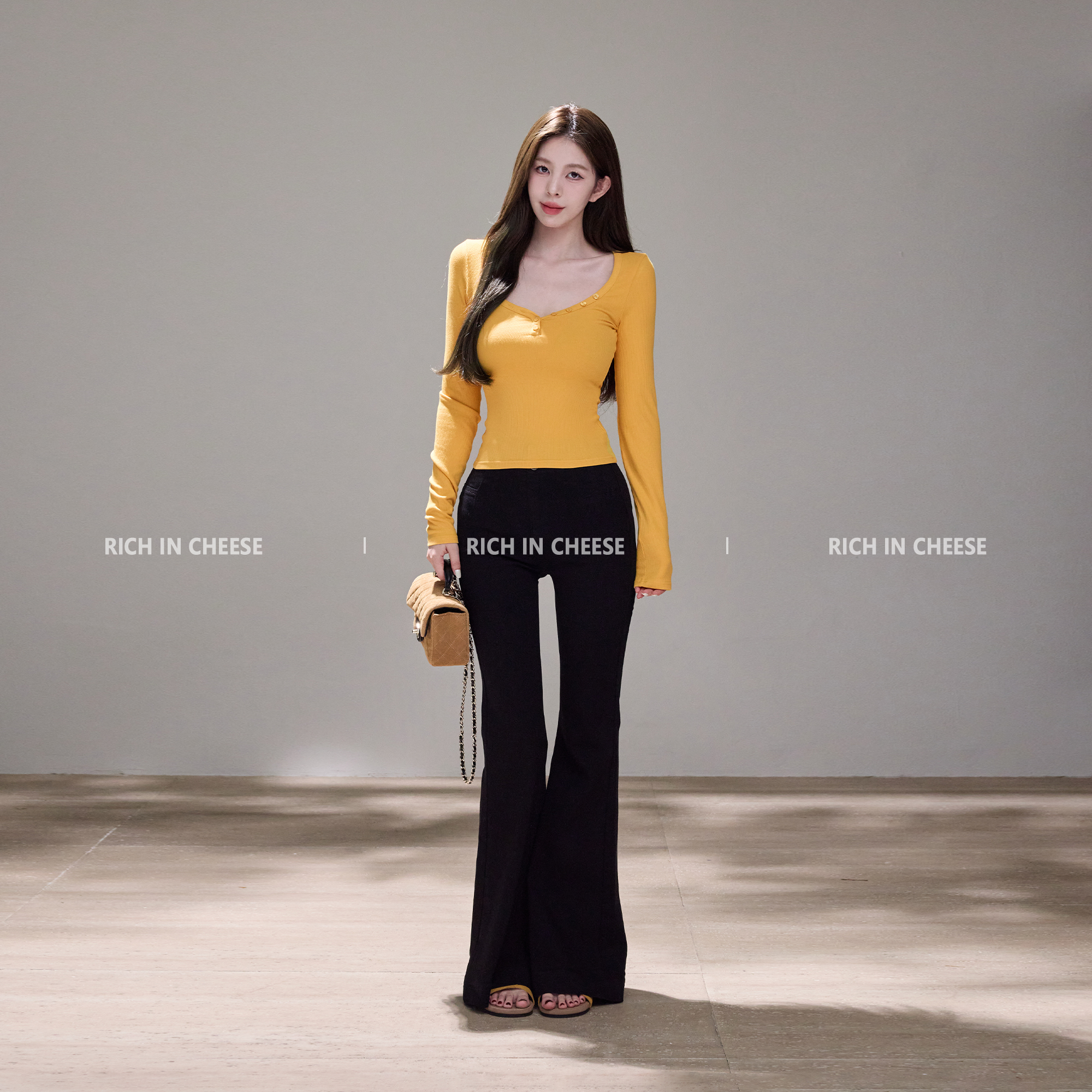 舒胡蕾 发财黄 【系列合集】【部分现货】桃心领显瘦修身百搭针织T恤