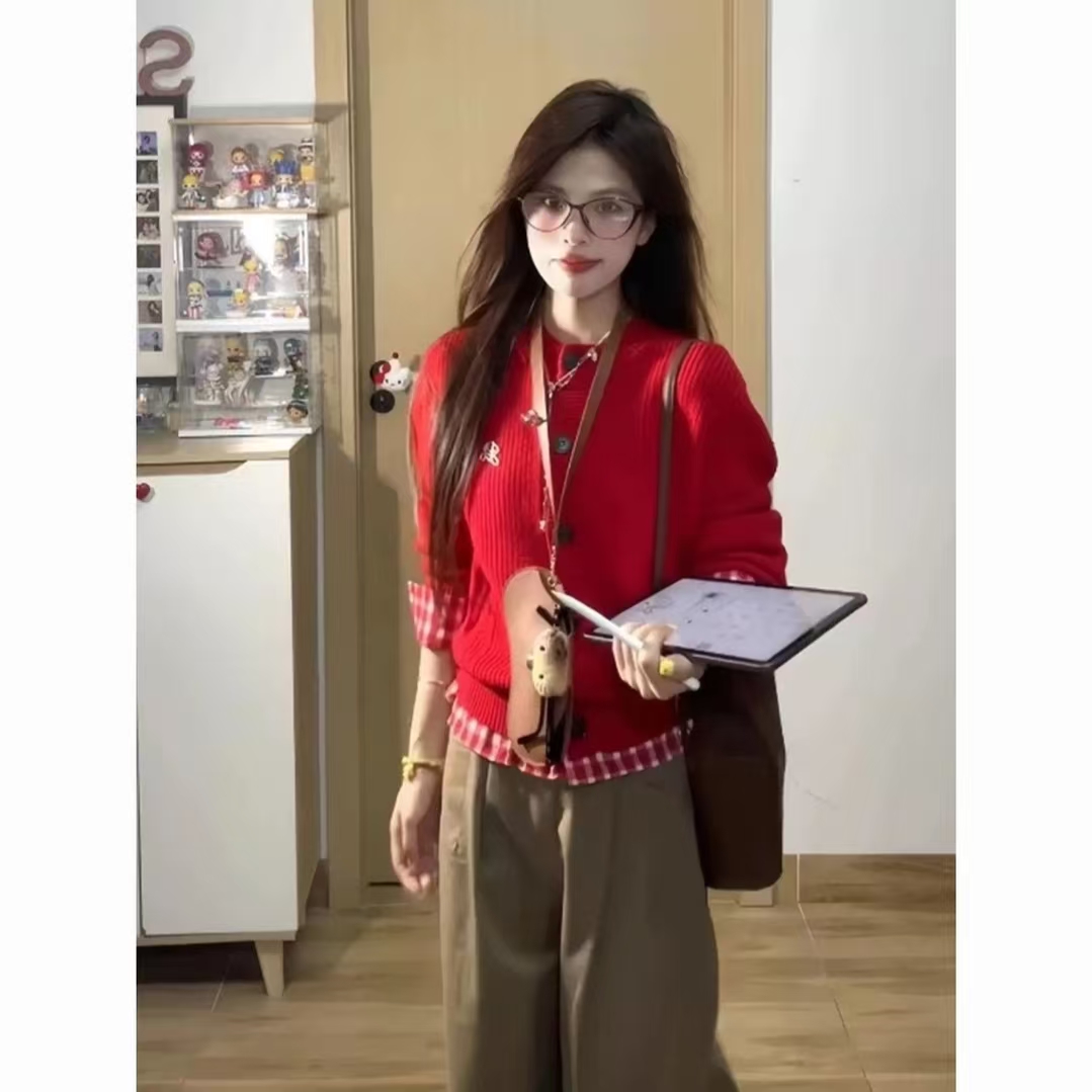 韩系假两件红色格子针织小开衫女秋冬设计感拼接毛衣外套短款上衣