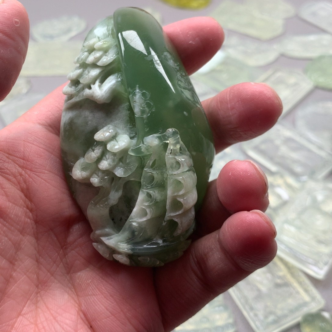 蛇纹石玉颈饰未镶嵌