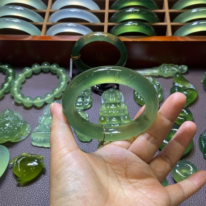 蛇纹石玉未镶嵌手镯56