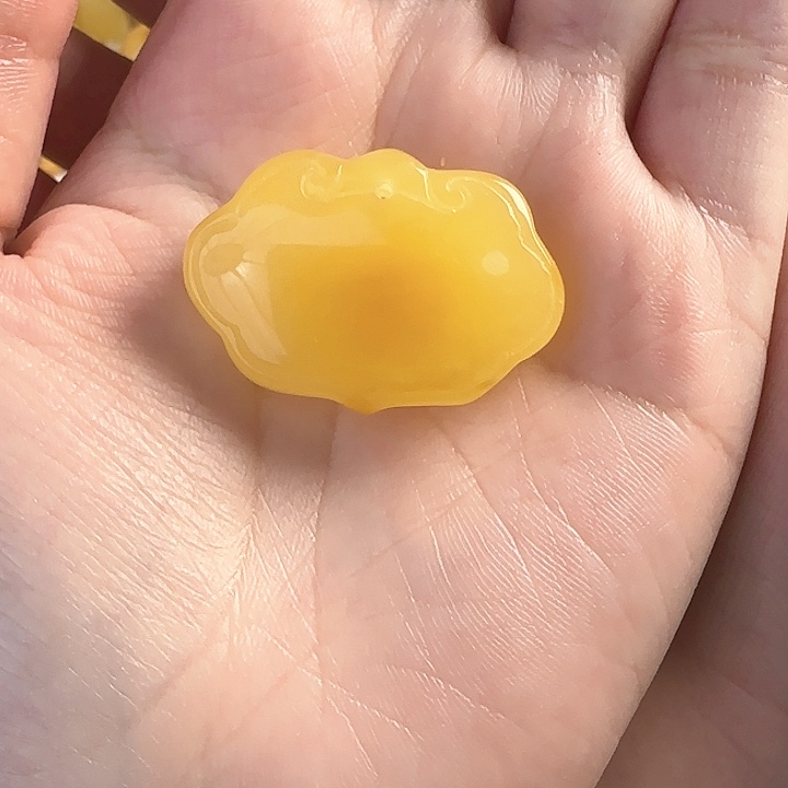 琥珀裸石未镶嵌平安锁