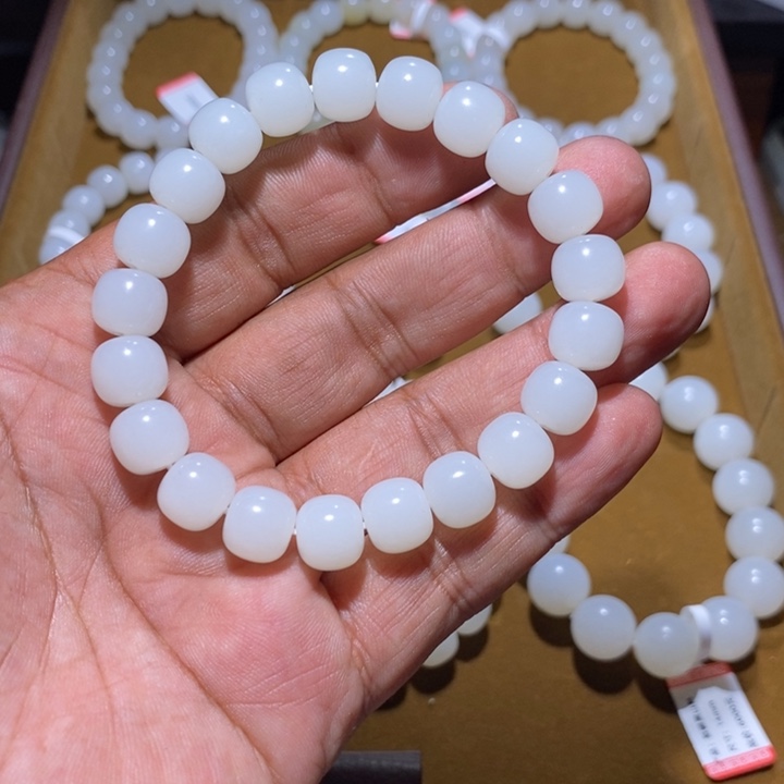 尼***猴和田玉（白玉）未镶嵌颈饰