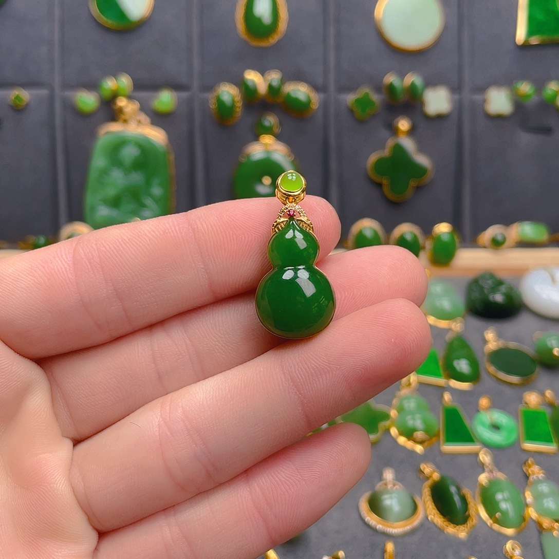 和田玉（碧玉）18K金镶嵌吊坠(不含链)