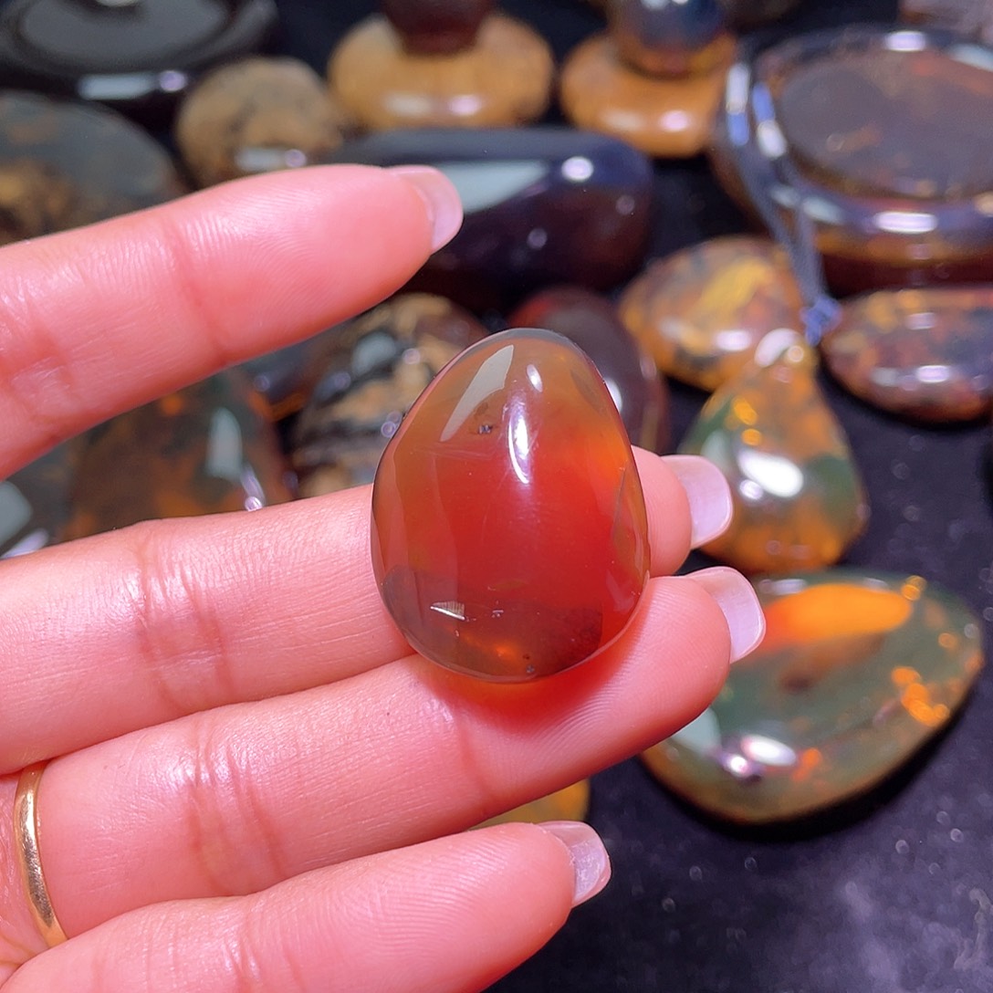 琥珀裸石未镶嵌西**喵？