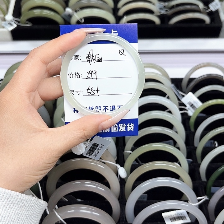 ****、和田玉未镶嵌手镯