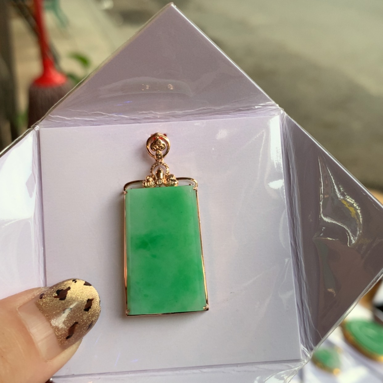 【闪购商品】翡翠颈饰18K金镶嵌无事牌