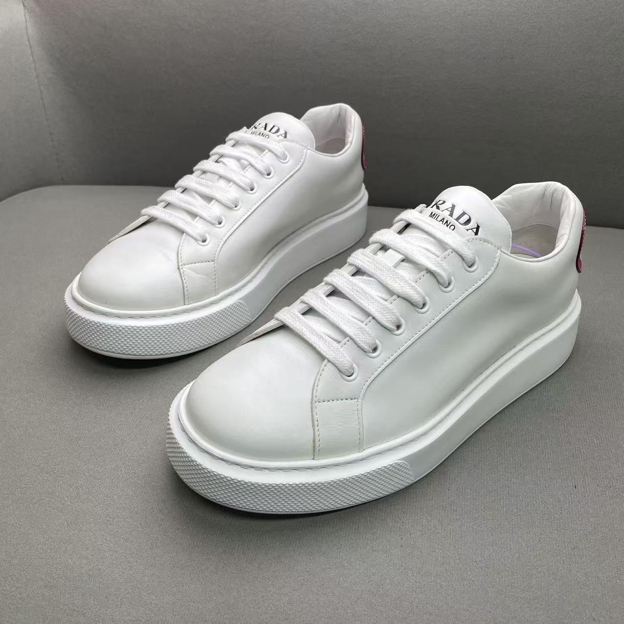 99新 Prada/普拉达 白色皮面后跟大logo时尚百搭厚底板鞋 40.5码