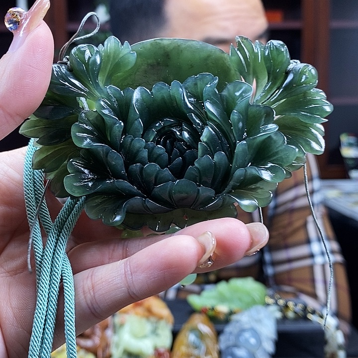 蛇纹石玉吊坠未镶嵌