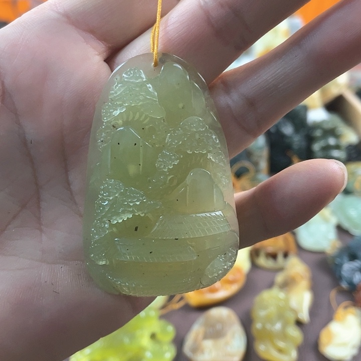 蛇纹石玉颈饰未镶嵌