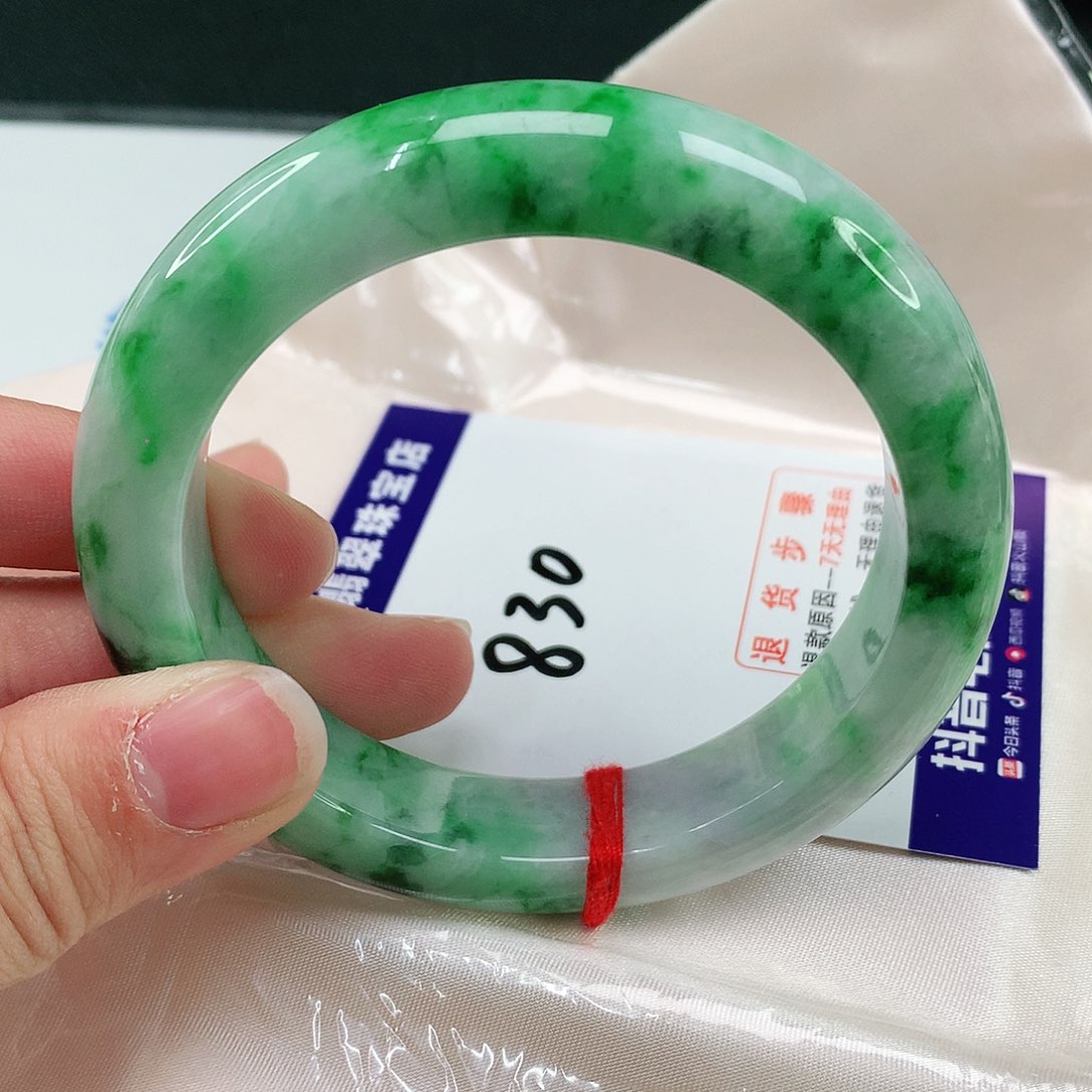 翡翠手镯未镶嵌翡翠